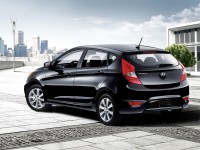 Hyundai Accent 2011 photo